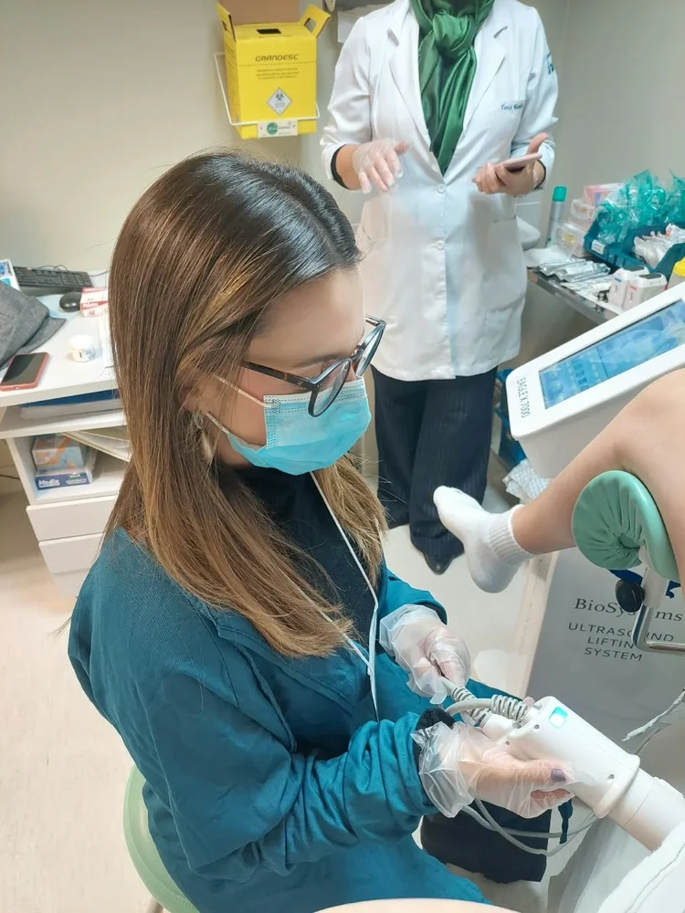 Dra. Ticiana Torres em apresentação médica